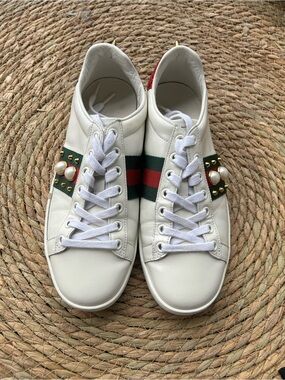 🚩steal Gucci White Leather Sneakers with Green & Red Web and Pearl Studs